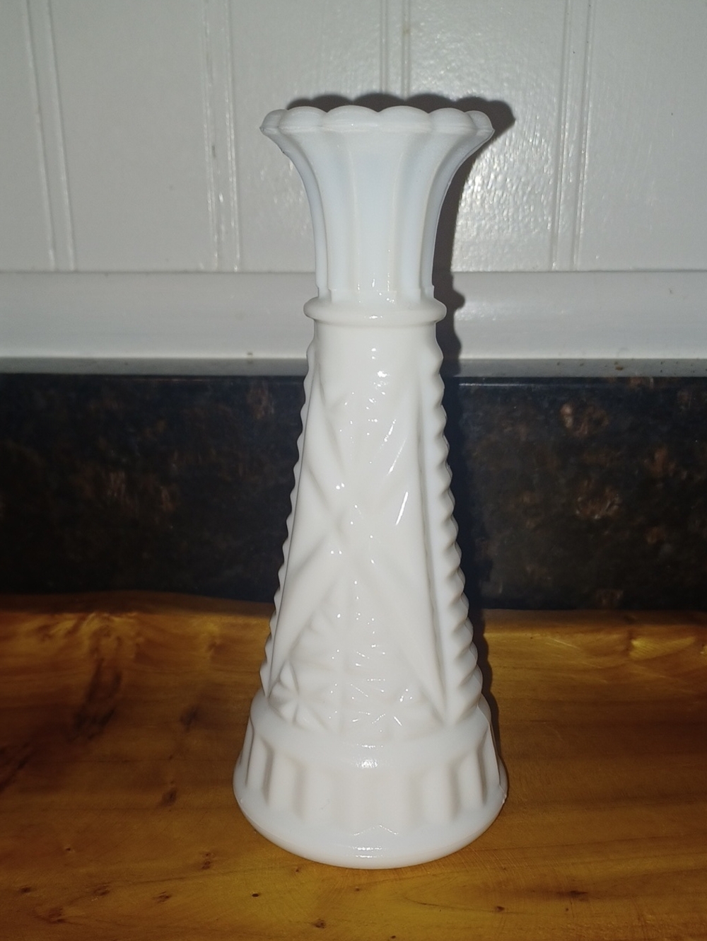 Vintage 9" Anchor Hocking Stars & Bars Milk Glass Bud Vase 1